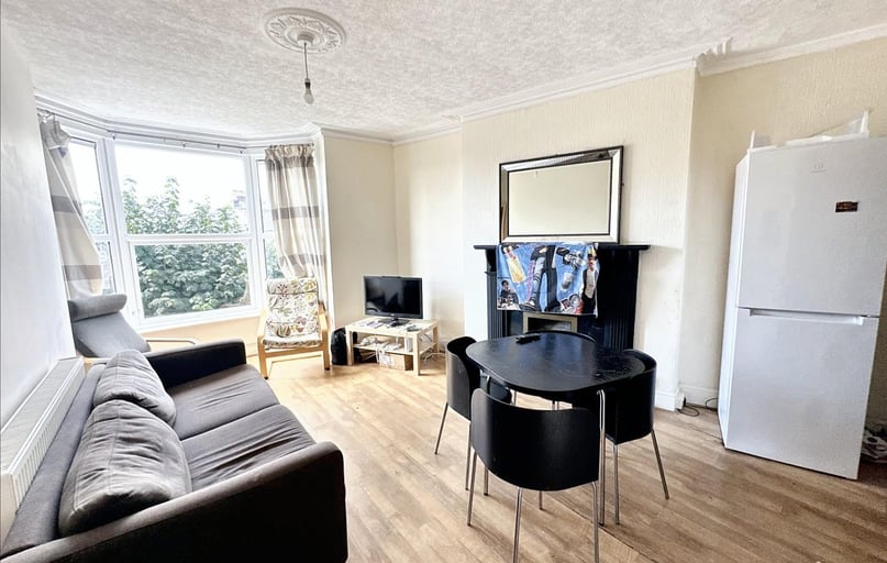 Seymour Avenue, Lipson, Plymouth - Image 1